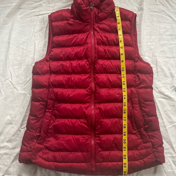 32 Degrees Women’s set of 3 puffer vests - red orange and green- size small - Picture 9 of 10